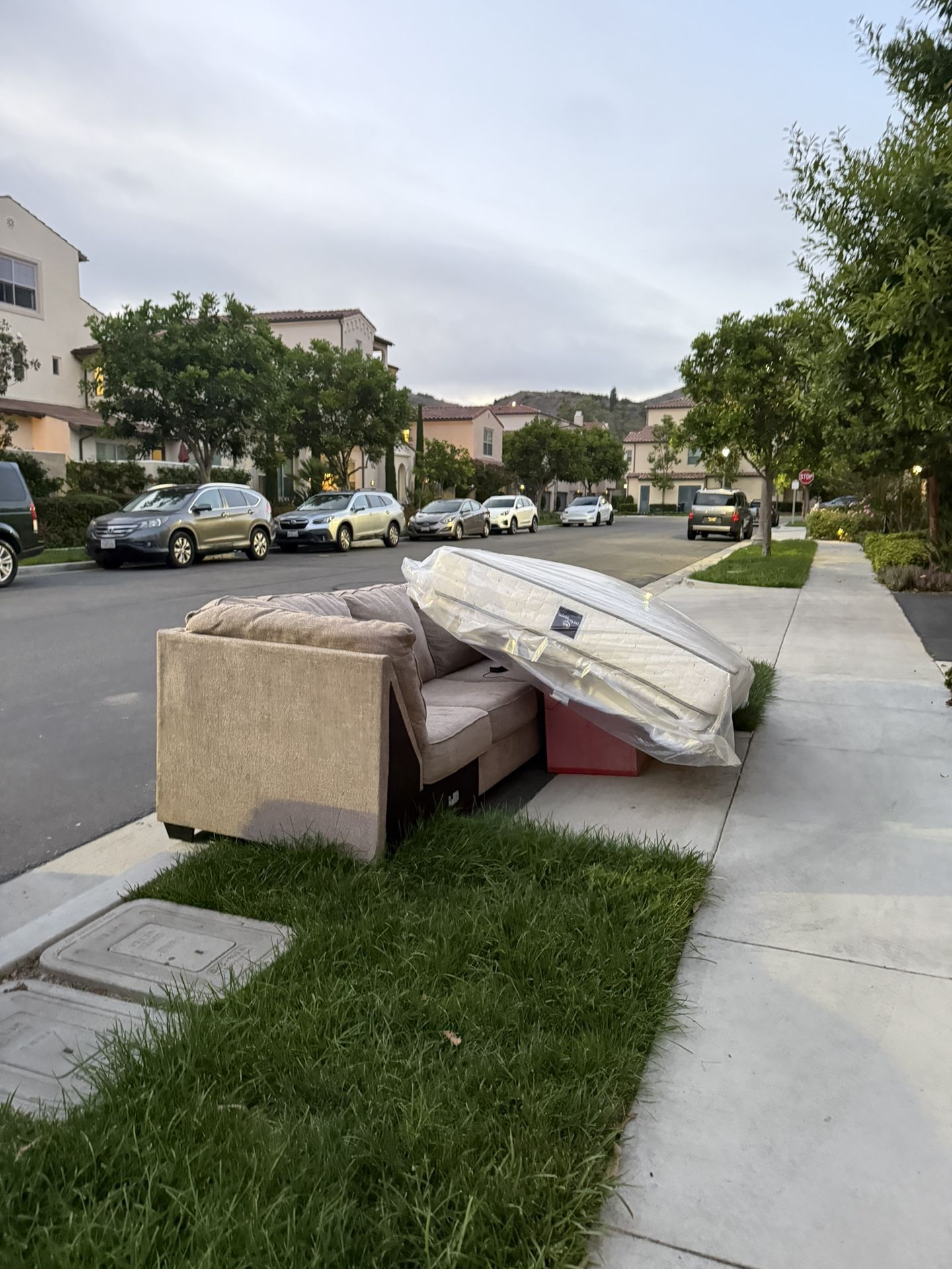 FREE Couch + Mattress – Curbside Pickup! (220 Milky Way, Irvine)