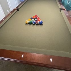 Pool Table (Great Condition) Like New 