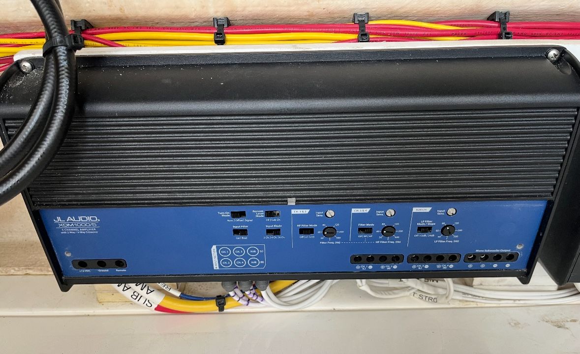 JL Audio XDM 1000/5 Amp