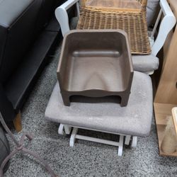 FREE CHILDS BOOSTER SEAT. 2 STAGE / SIZES. CITY OF ORANGE