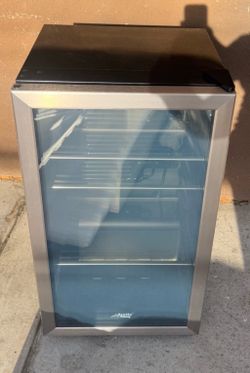Refrigerador Arctic King Enfriador de Bebidas - Refrigerador Compacto de Bebidas, Mini Refrigerador para Bebidas, Refrigerador de Bebidas con Puerta d