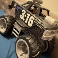 Austin 3:16 Crash Truck With Figurine 