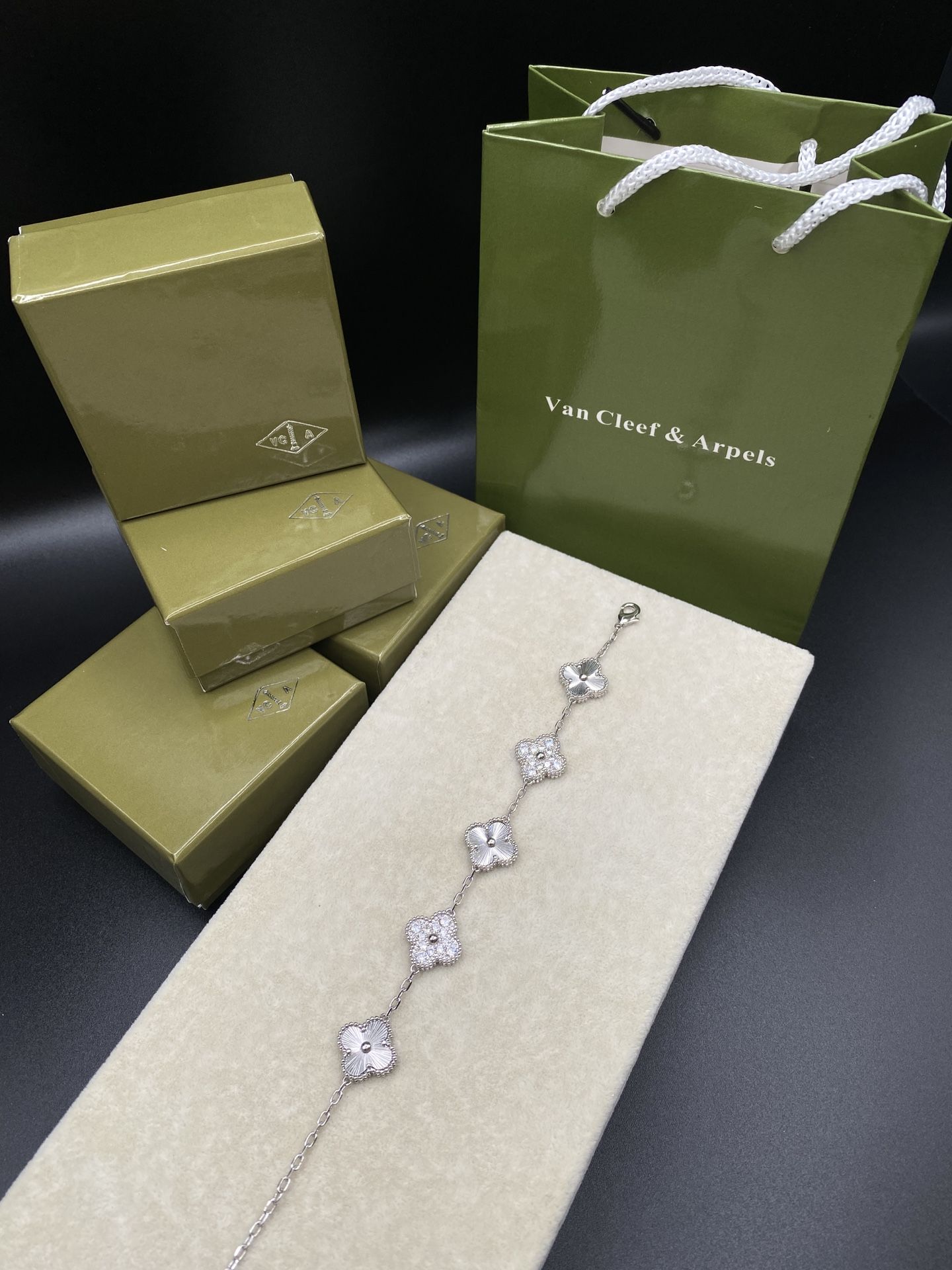 5 Motifs Silver With Diamonds Clover Van Cleef And Arpels