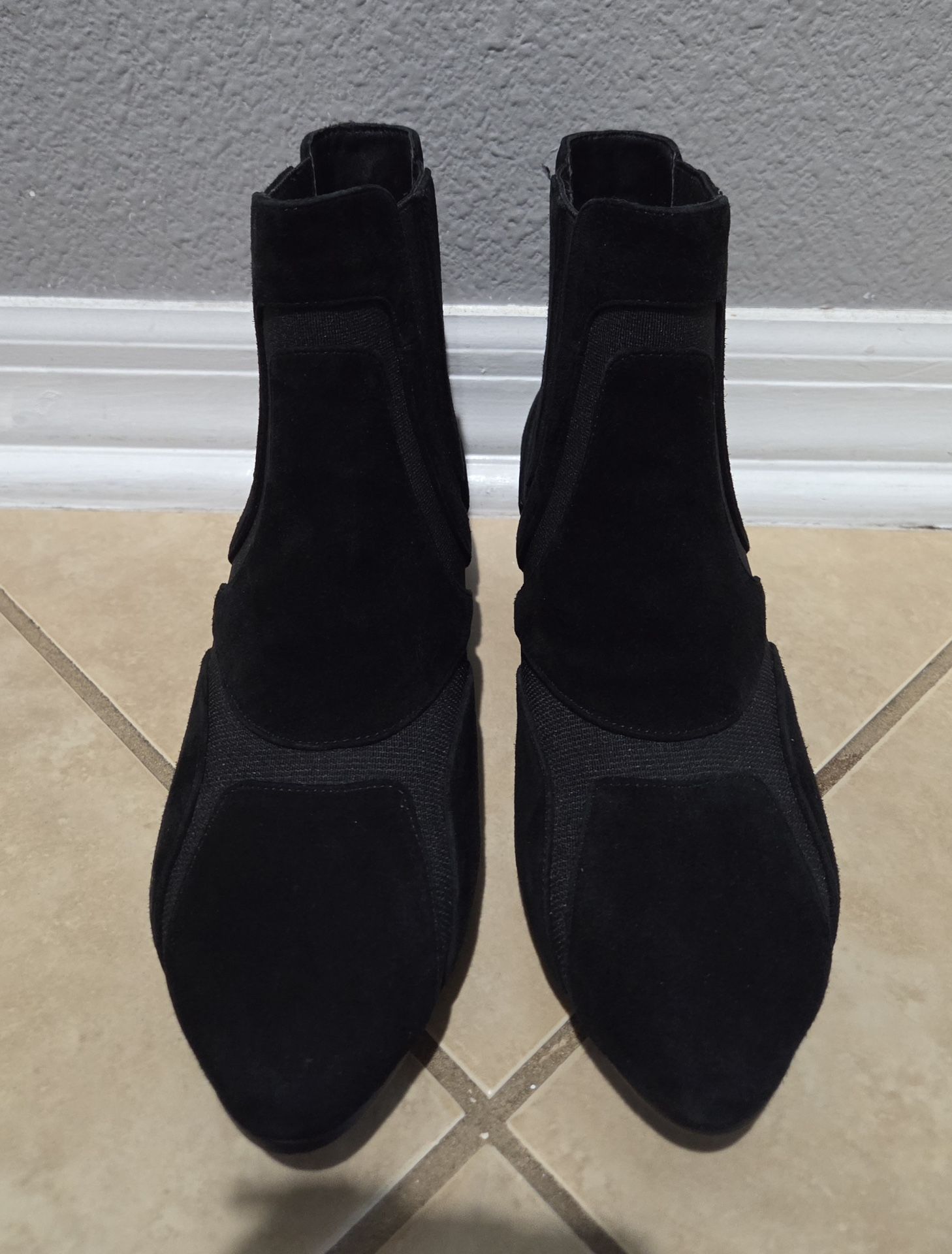 Neiman Marcus Women’s Ankle Boot Black Suede 6b( 6M)