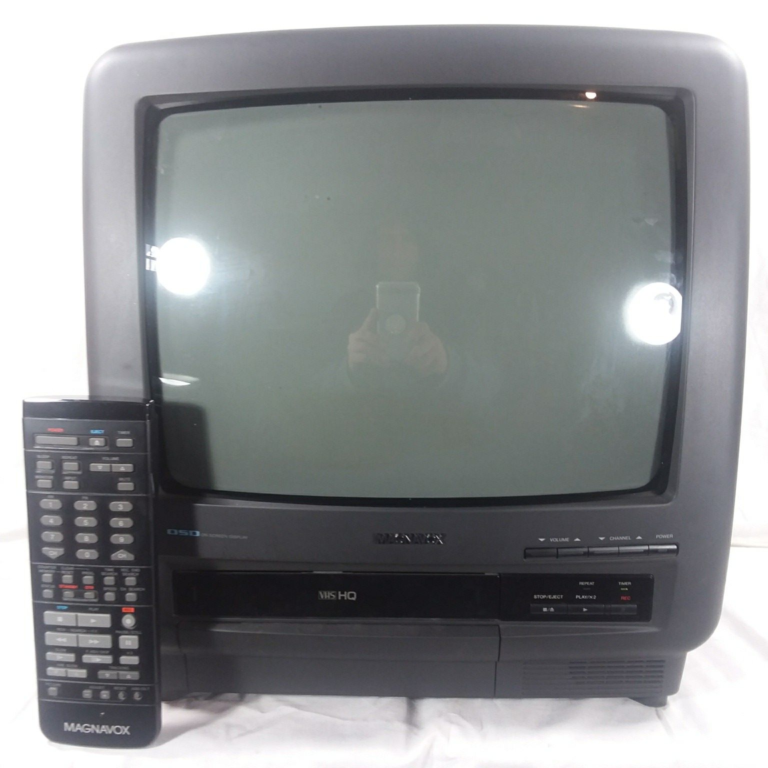 Magnavox 13 Inch CRT TV VHS VCR Combo with Remote CRM132AT01 Retro Gaming