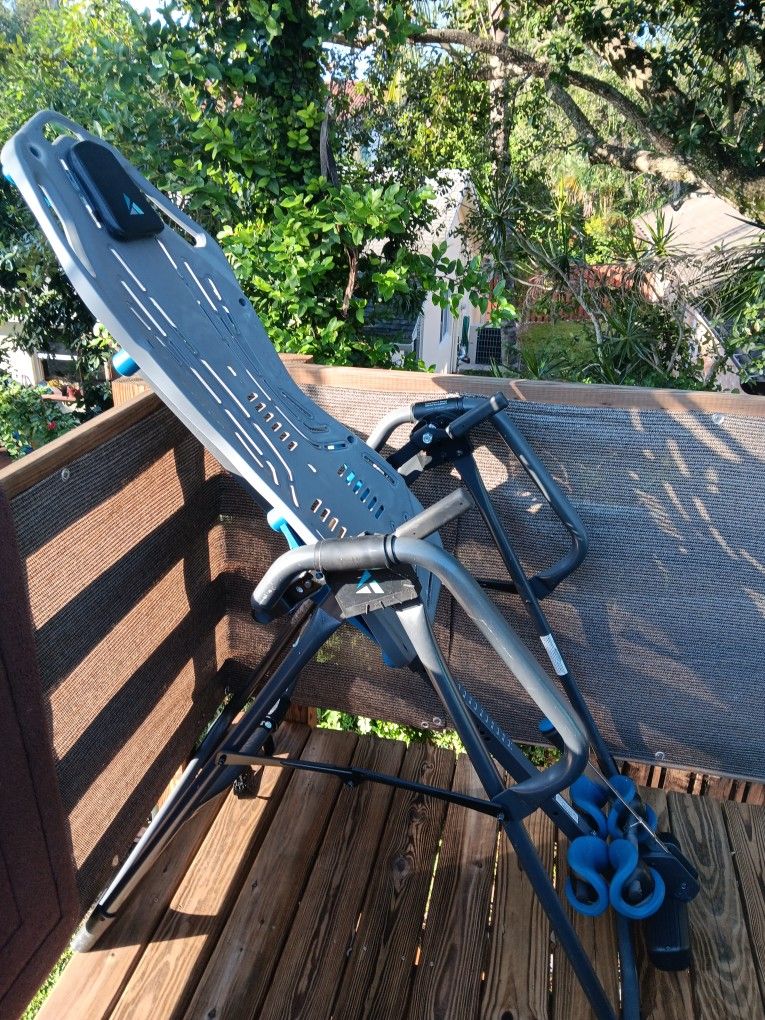 Teeter Inverted Decompressions Machine