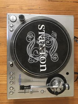 Stanton STR8-100 turn table