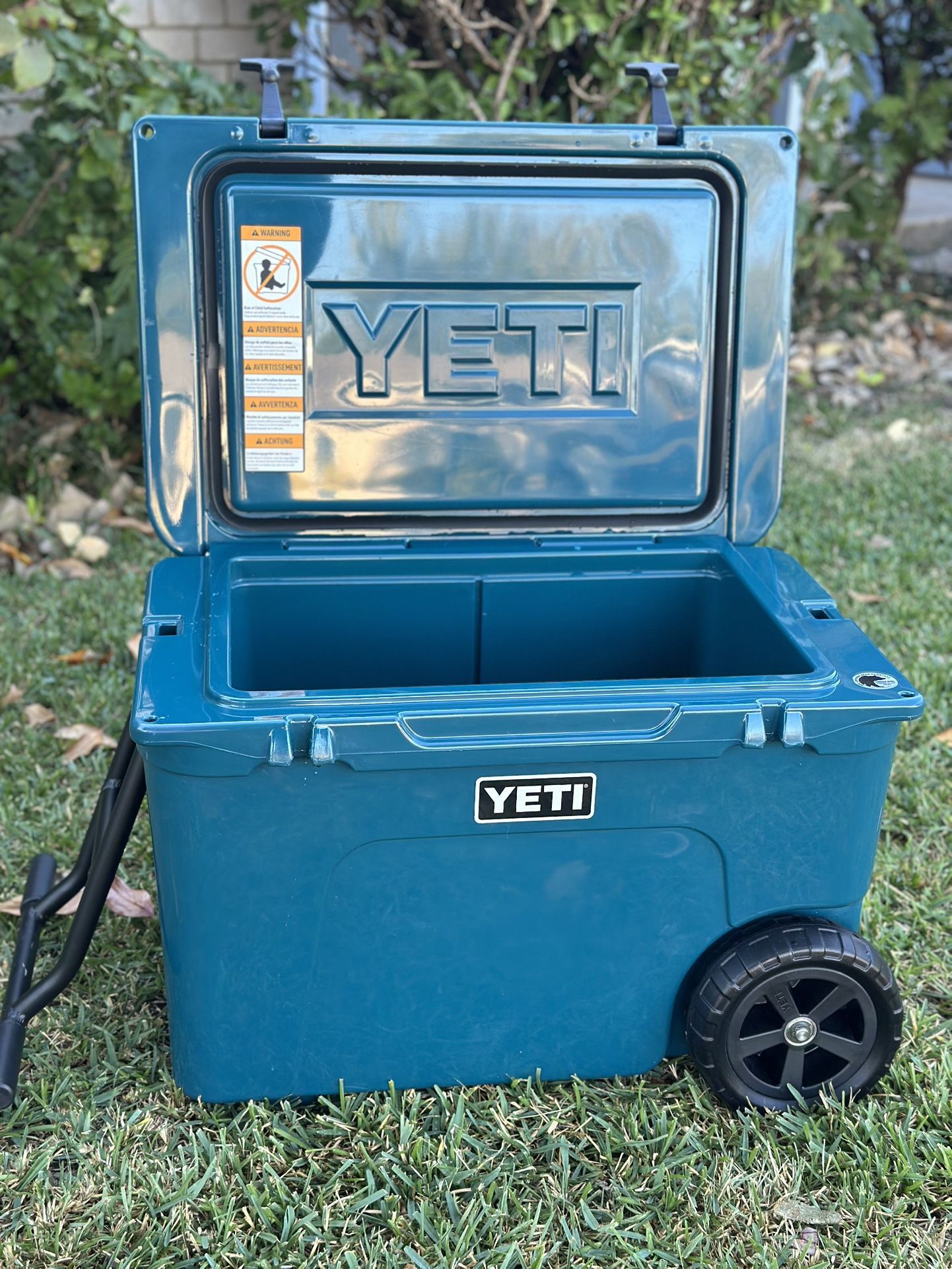 YETI Tundra Haul Wheeled Cooler 