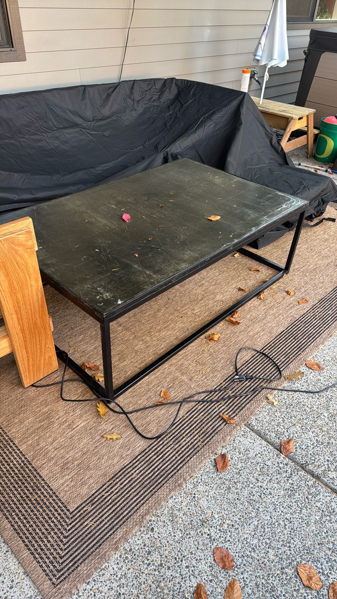 Free Metal Table