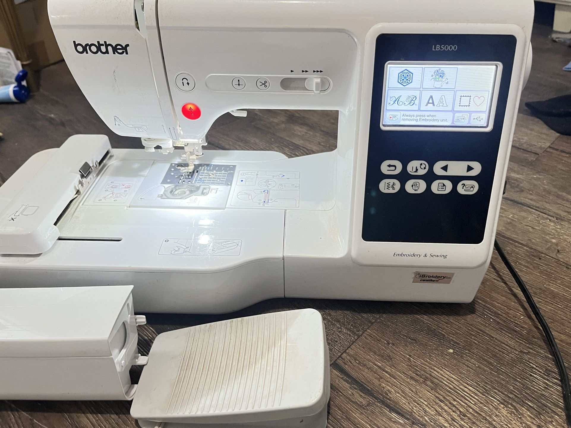Brother Sewing Machine 2-1 Embroidery & Cricket Maker 3