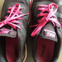 Women Nike Shoe Size 7.5