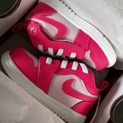 Girls Nikes Size 5
