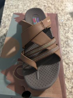 Sketchers sandals brown size 9