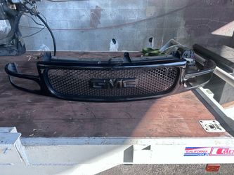 GMC Sierra Yukon Front Grille