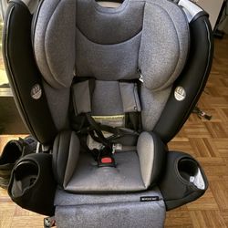 Evenflo Revolve360 Convertible Car Seat – Good Condition