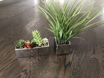 2 DECOR PIECES