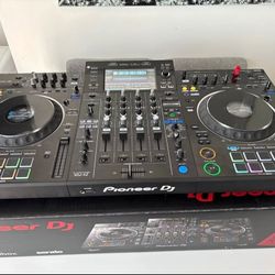 PIONEER XDJ XZ DJ Controller with original box, swan flight case & deck saver