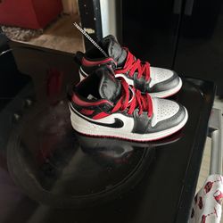 Nike. New. 12 1/2 kids.