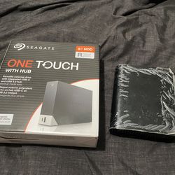 External harddrive 3 y 8tb lleno sofa