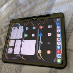 iPad Pro M4. 13" Read Description 