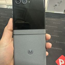 Brand New Moto Razr 2024 With Free Service