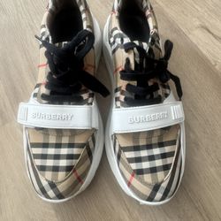 Burberry Men’s Shoes Size 45