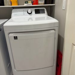 Midea electric dryer. 2 years old. Works great! 26x28x46