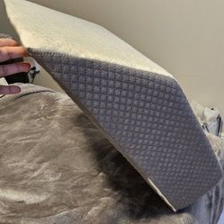 Bed Wedge Pillow for Legs