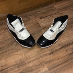 White Jordan 11s Look At Description 