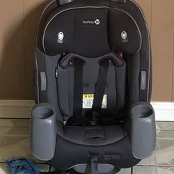 PRACTICALLY NEW SAFETY 1ST CONVERTIBLE CAR SEAT!!!!