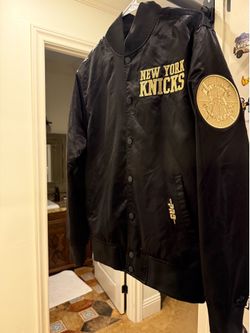 Pro Standard New YORK Knicks Gold Logo Saitn Jacket