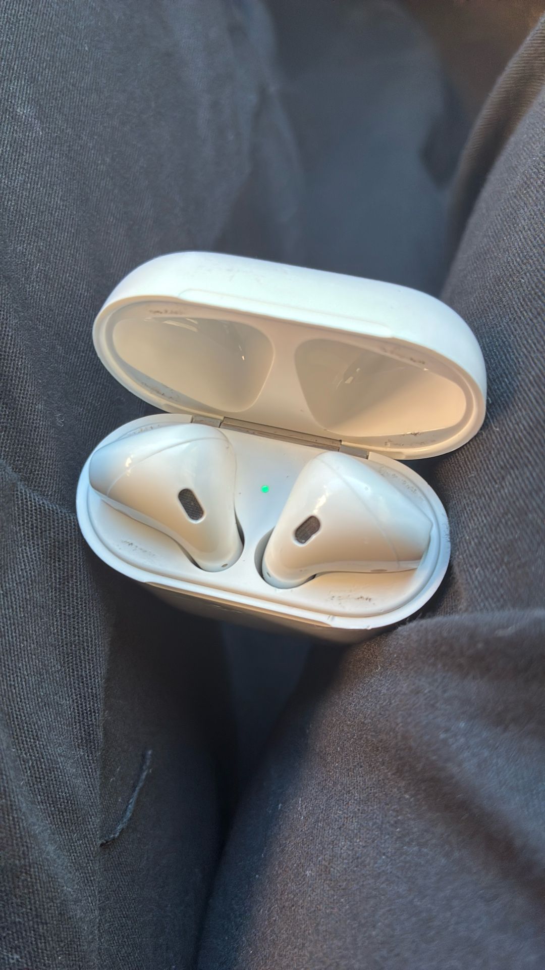 AIRPODS 2ND GEN. AUTHENTIC