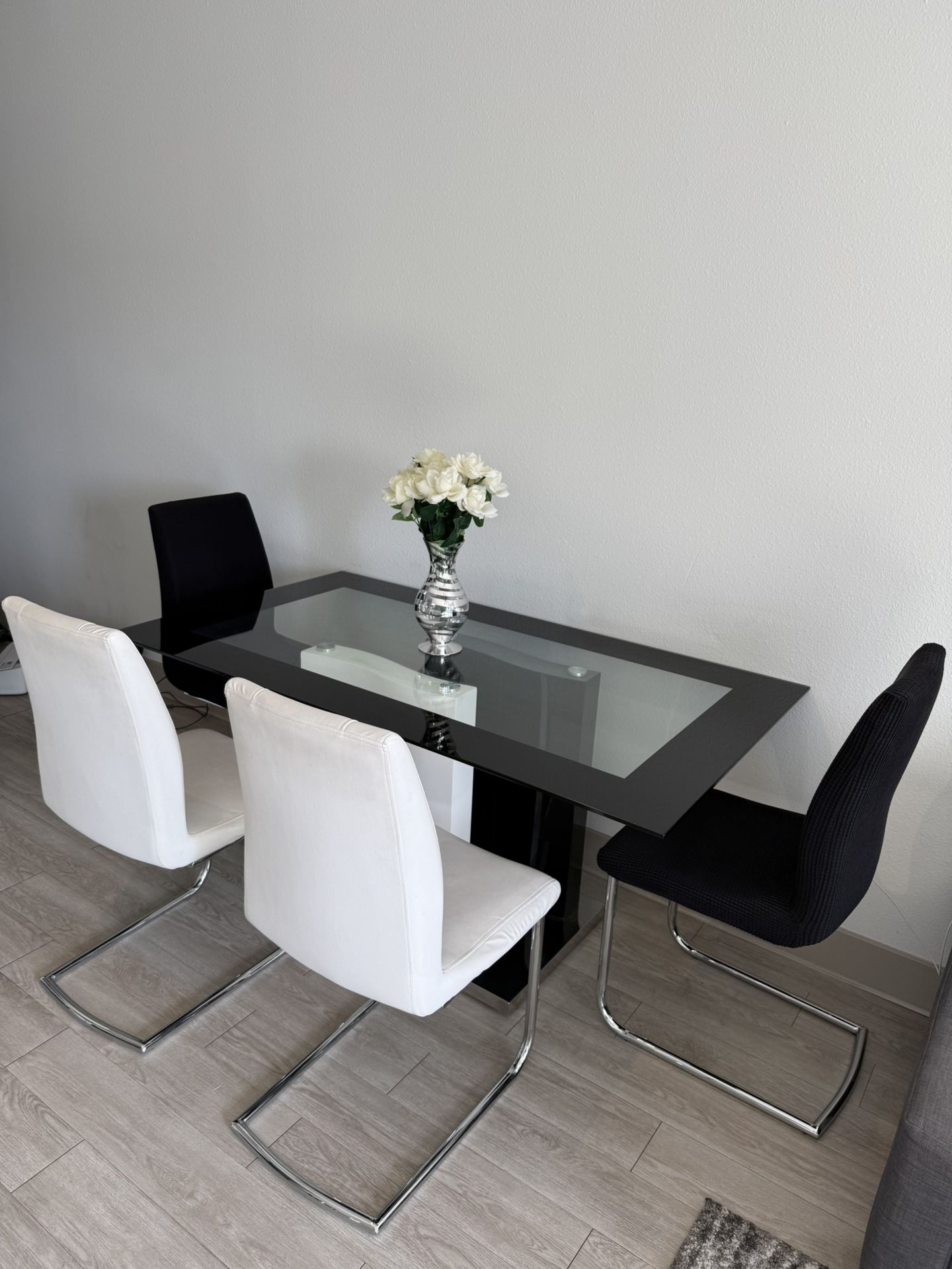 Black And White Glass Dining Table With 4 Chairs 