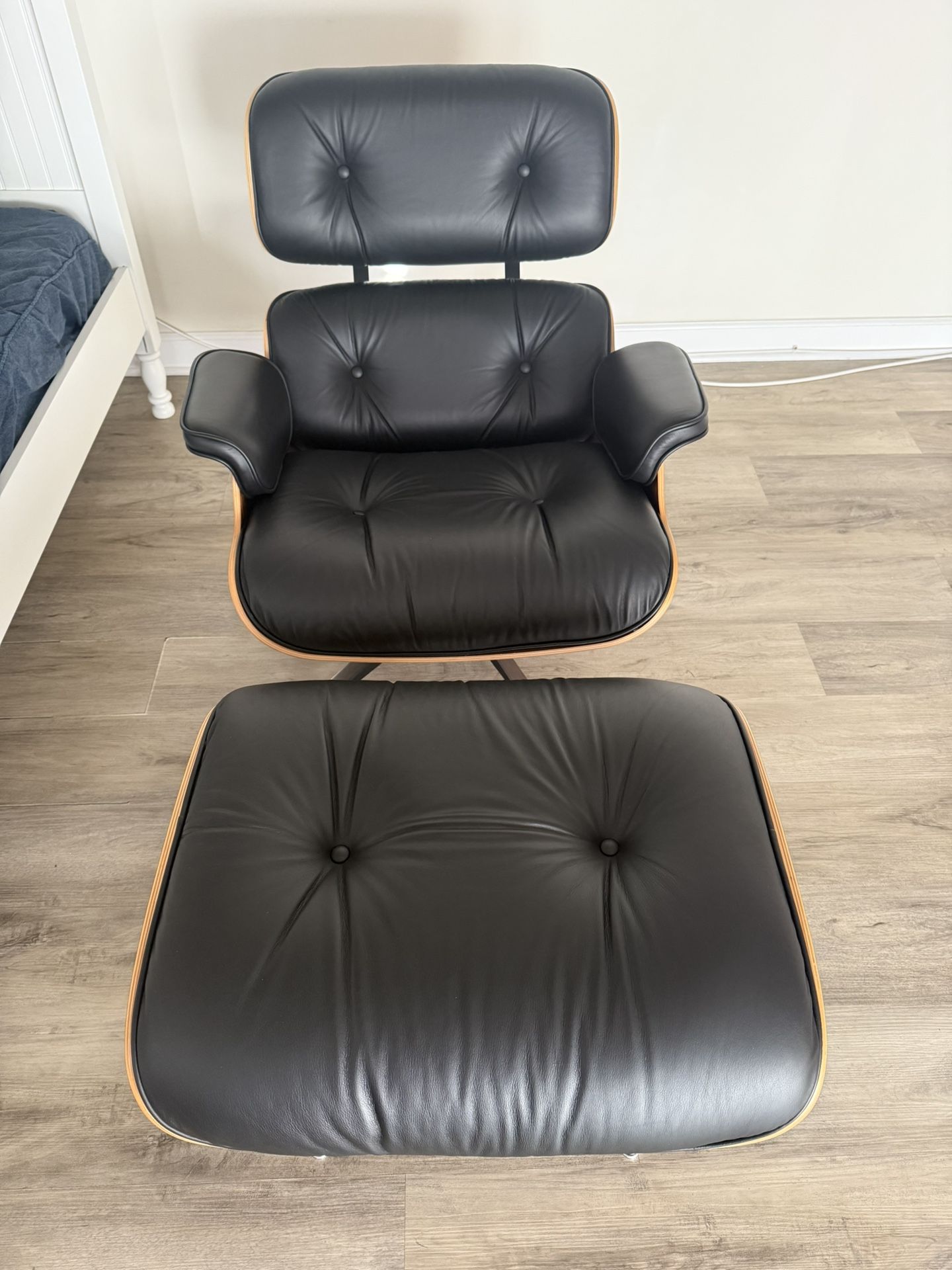 Herman Miller Eames lounge chair ottoman #2109 leather classic black walnut wood case 2012