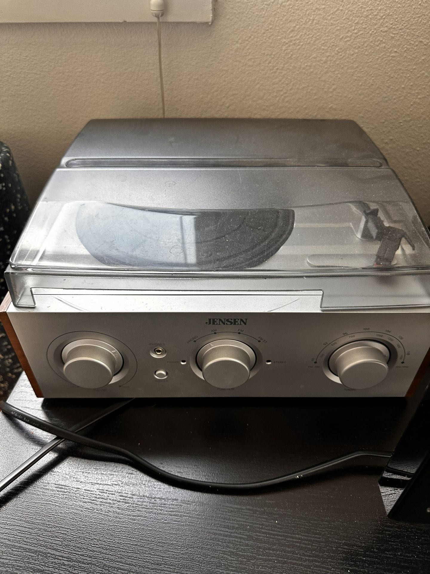 Jensen Jta-220 Stereo 3-Speed Turntable with AM/FM Receiver & 2 Built