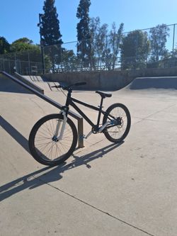 Hyper black bike