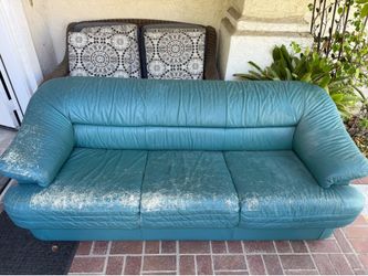 Awesome Green leather couch