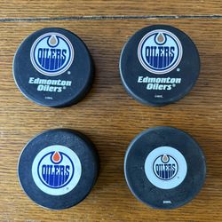 Edmonton Oilers InGlasco NHL Logo Hockey Pucks (Lot of 4)