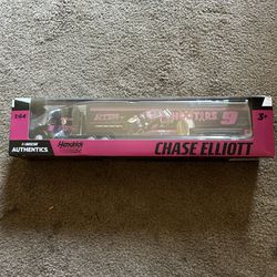 Chase Elliott Hooters Diecast Hauler Comes With Chase Elliott Lanyard Also