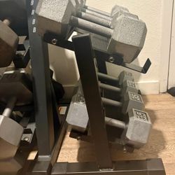 Set Of Heavy Hex Cast Iron Dumbbells  In NEW CONDITION Total: 260 lbs (NO  RACK)