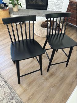 24” Windsor Counter Height Barstool with footrest - Black