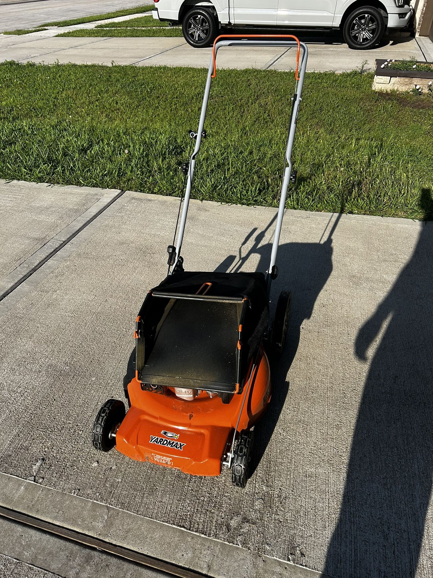 Yardmax Lawnmower