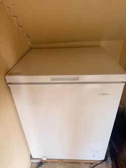 Insignia Chest Freezer White