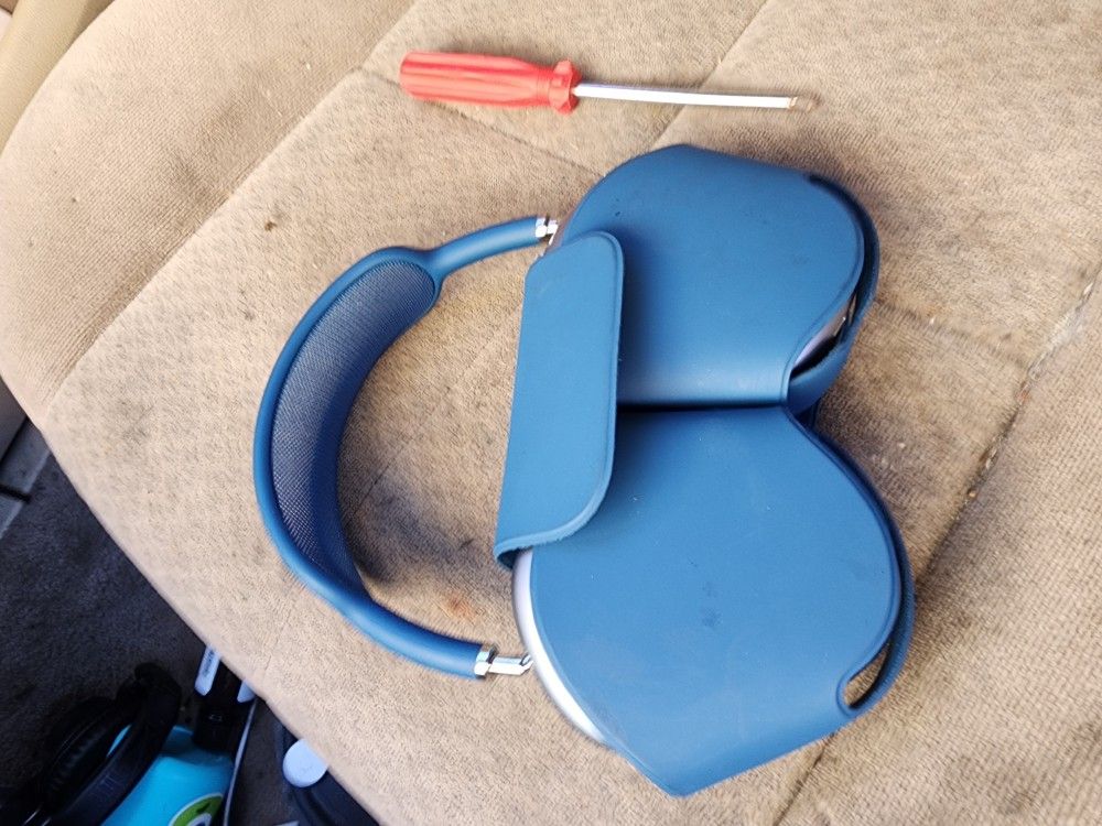 Apple Max Headphones