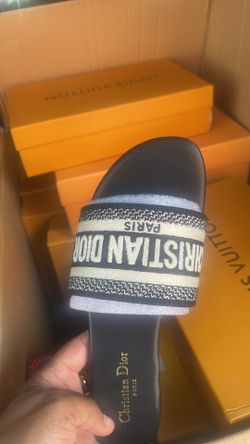 Color Black,size 10.5