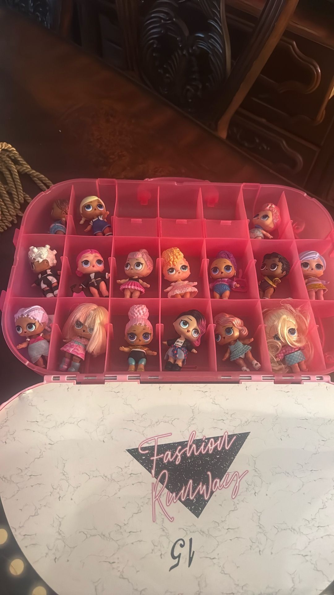 16 LOL Surprise Dolls