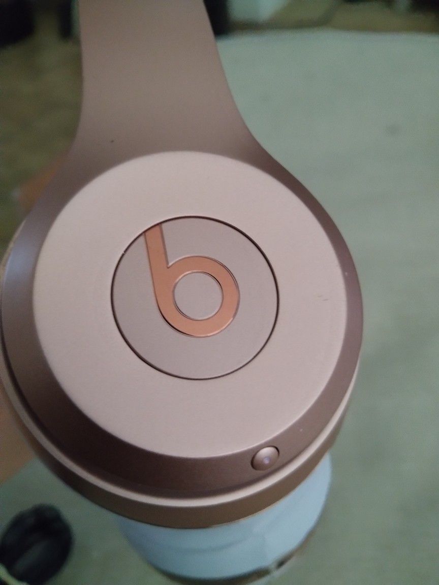 Beats by Dre Solo3 Wireless On-Ear Headphones Rose Gold Headphones 