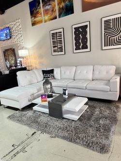 Sectional floor model ON SALE HURRY LAST PIECE