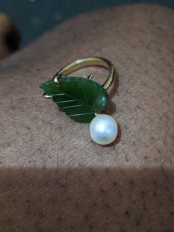 14K GOLD JADE AND MOTHER OF PEARL RING