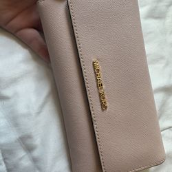 Micheal Khors wallet